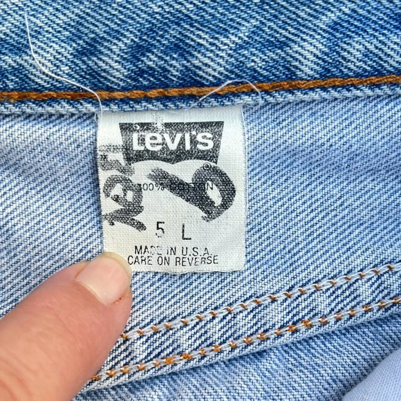 Vintage 90s Medium Wash Red Tab Levi's. Made in USA. 25"W - Picture 7 of 8